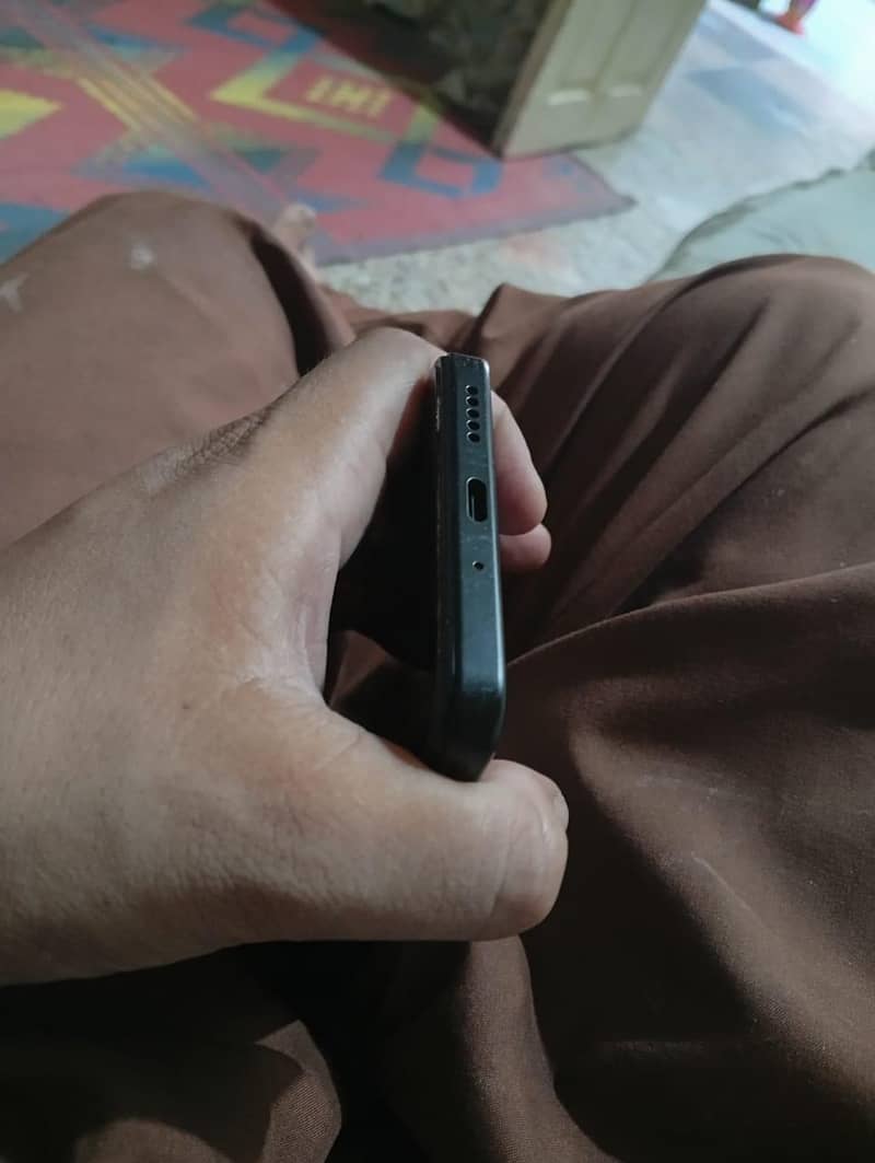 Poco c75 complete box 1 Month use only  glass break only 2