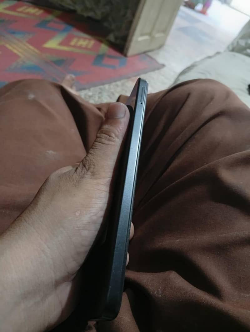 Poco c75 complete box 1 Month use only  glass break only 5