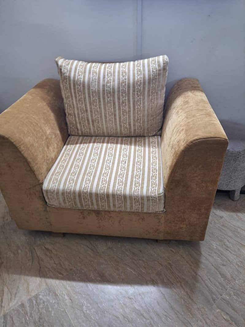 6 seater sofa set (table not included) 1