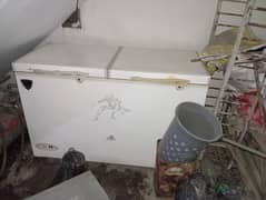 deep freezer Waves available in good condition