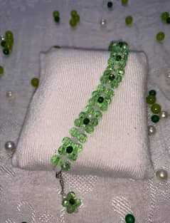 GREEN COLOR SHINY BRECELLET