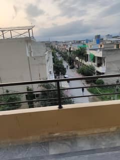 flat available for rent watsapp 03497986823
