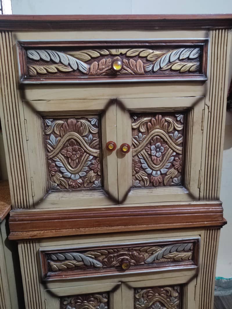 King size bed with dressing  table and side tables 4
