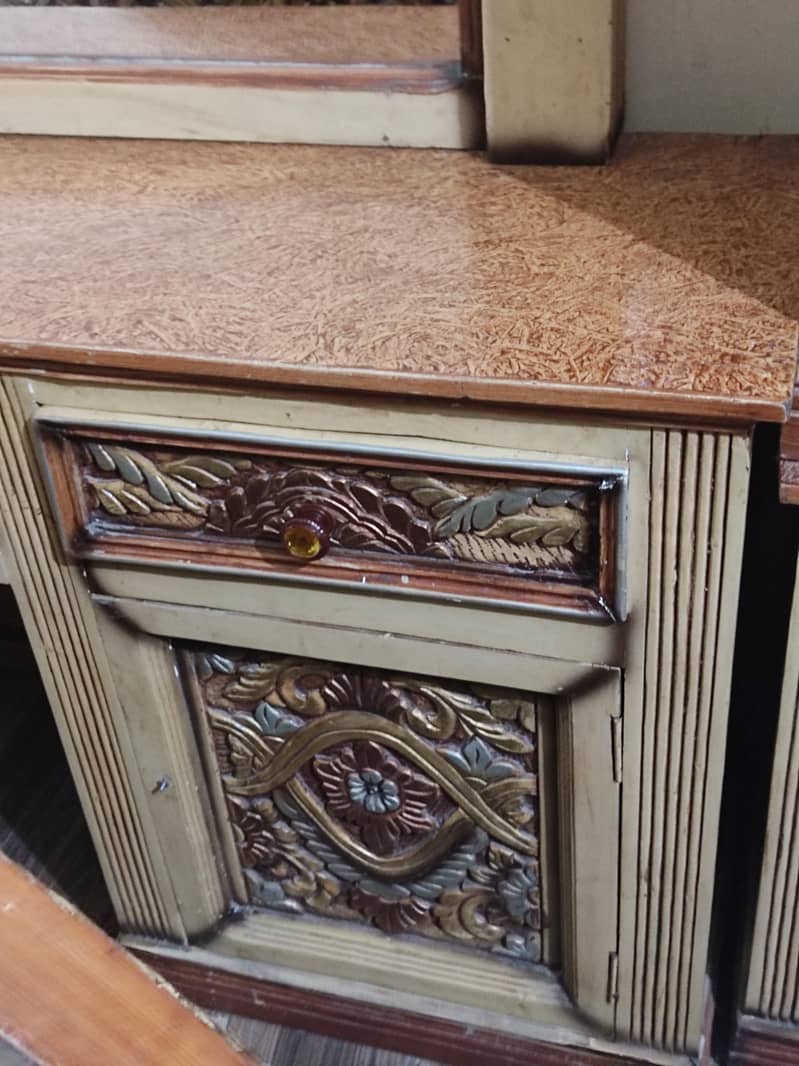 King size bed with dressing  table and side tables 6