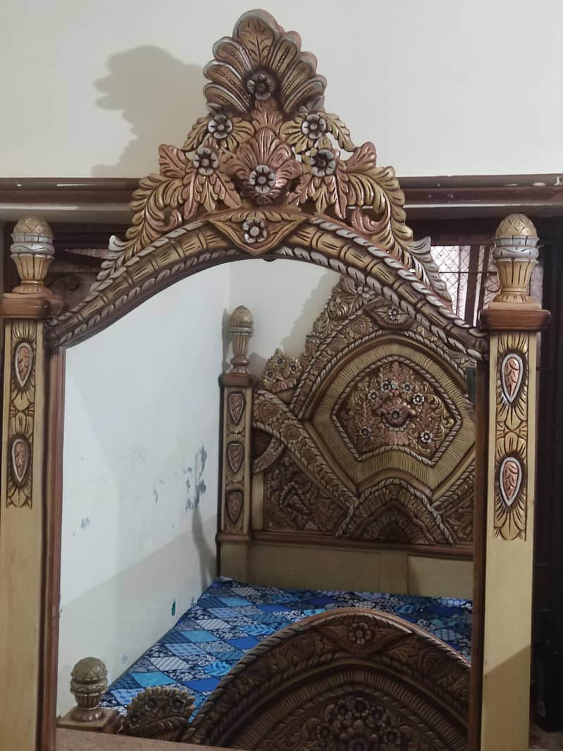 King size bed with dressing  table and side tables 8