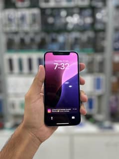 iPhone 12.64 GB . Battery health 80