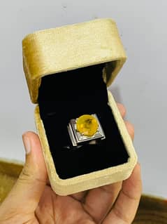12 carats Top quality transparent yellow saphire