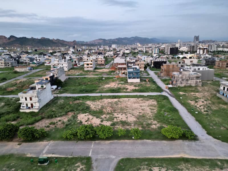 C-1 block, 5 Marla Plot for sale. Prime Location 5