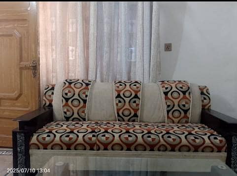 sofa set in. 10 by 10 condition 0