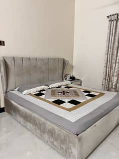 Modern bed set