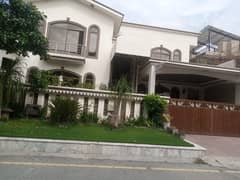 i-8 Beautiful one kanal upper poration with sapparte Gate For Rent.