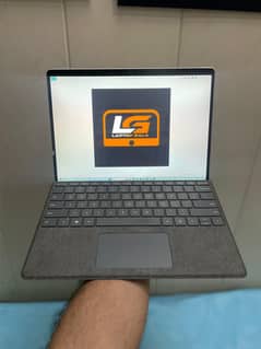 Surface Pro 8 : Core i5 11th Gen : 16/512