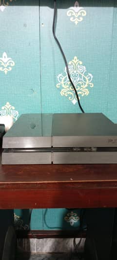 ps4 used for urgent sale with 3 controllers and 6 games