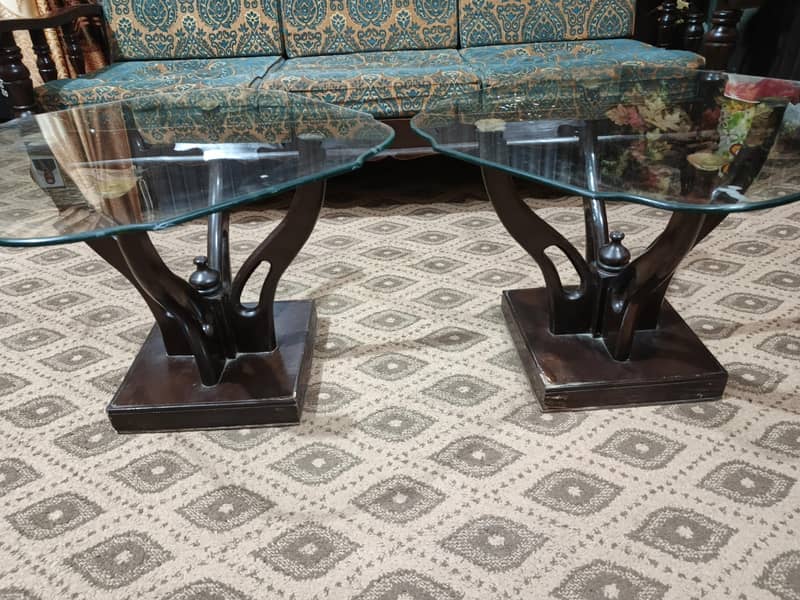 1 Central table and 2 side tables (complete set) 3
