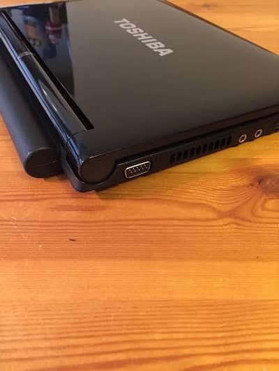 Toshiba NB200 mini laptop