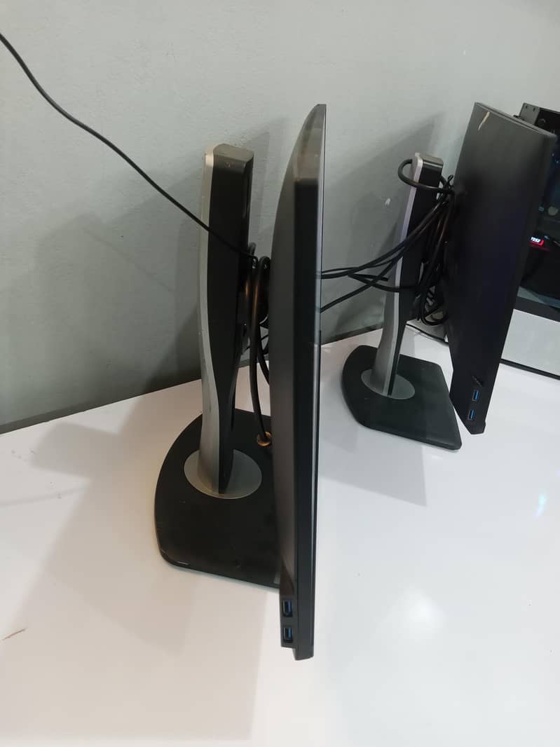 border less monitor 10/10 condition 2