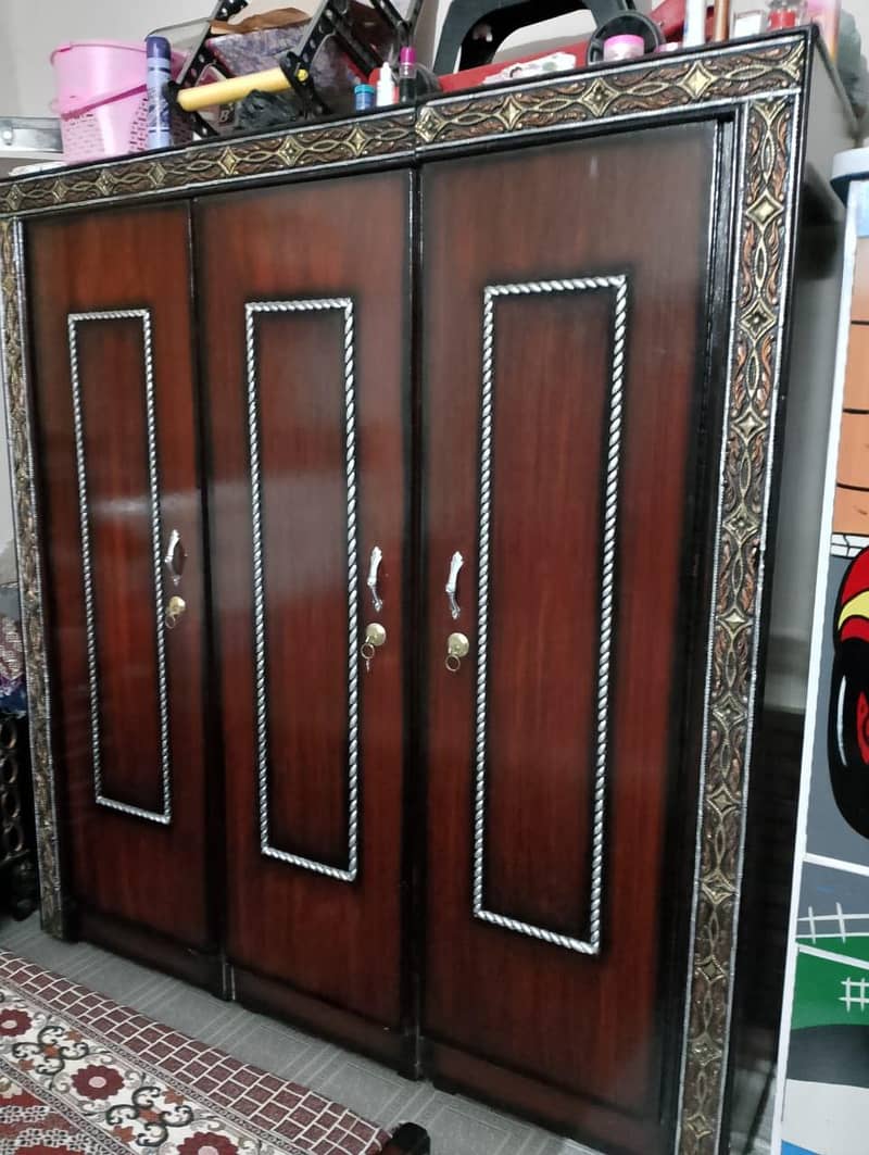 Bed ,Almari, Dressing table, Divider 1