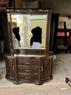 Desser table good condition