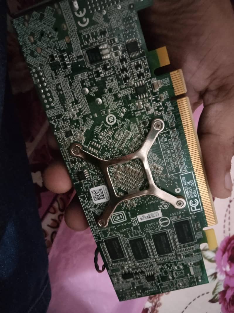 AMD R7 250 2 GB DDR5 128 BIT 1