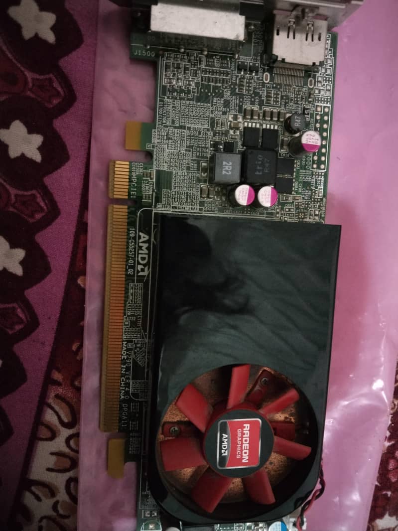AMD R7 250 2 GB DDR5 128 BIT 2
