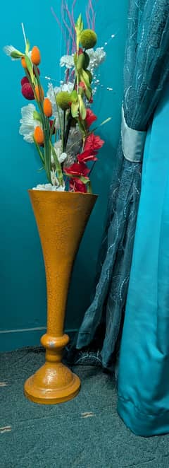 Lightweight Vase with flowers