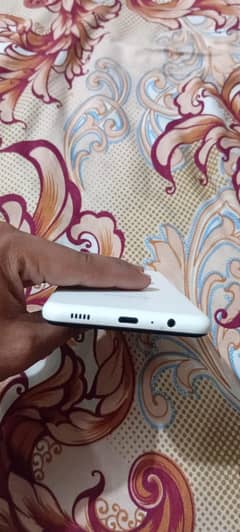 4 Ram  Rom. 128gb