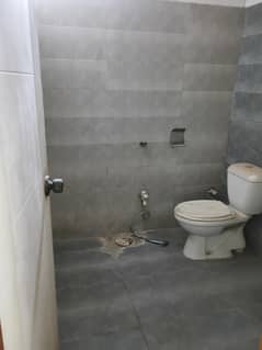 commercial showroom available for rent