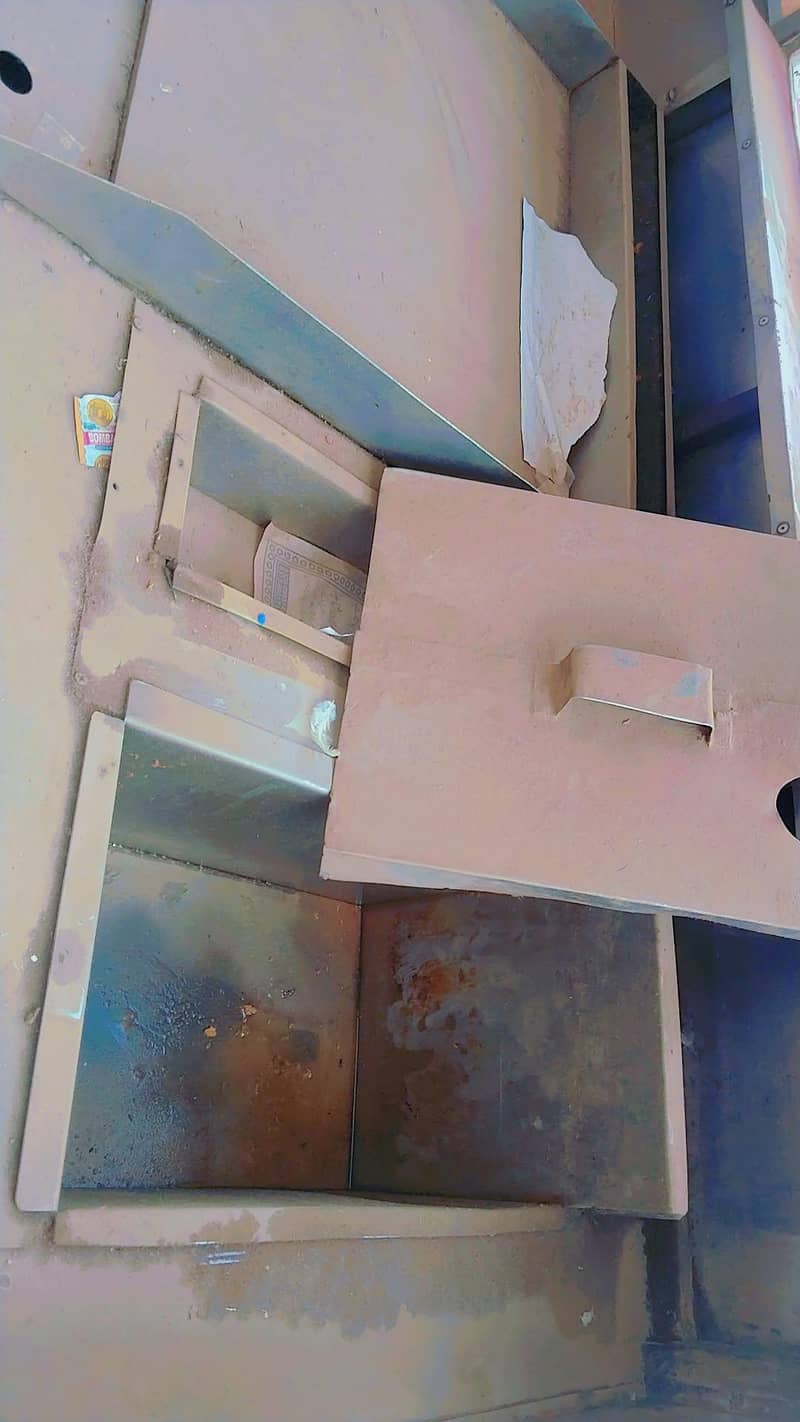 zinger burger point counter . new counter 10/9 condition. 2 month use 3