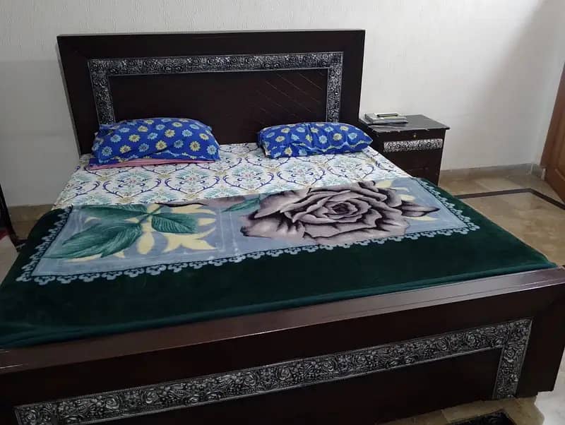 King size double Bed with side tables and Dressing table 0