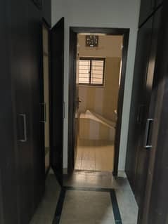 1 Kanal Beautiful House Available For Rent