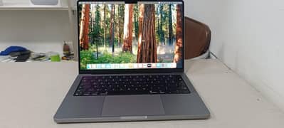 Macbook Pro M3 2023 14"  8gb Ram 512Gb SSD