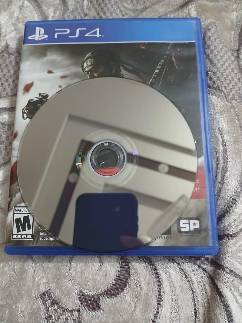 ps 4 with 3 games with ps 5 controller 2