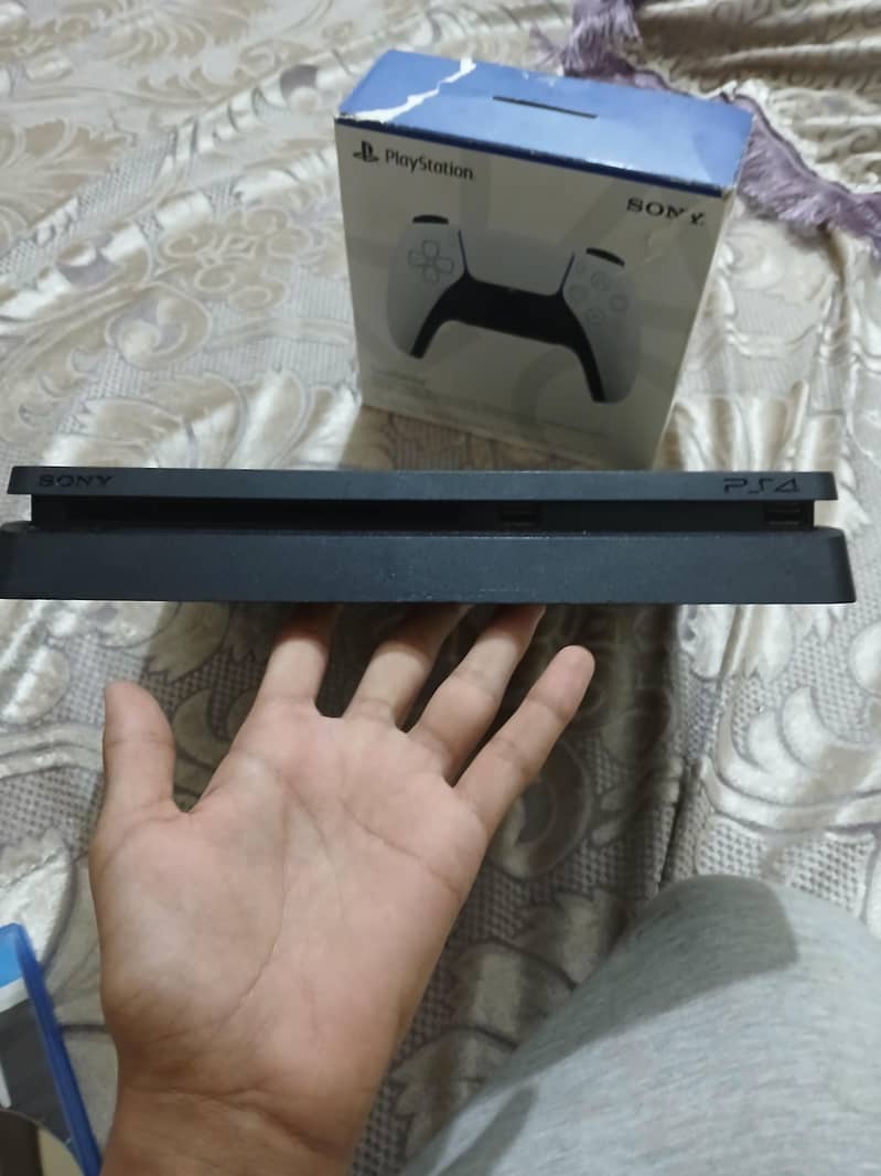 ps 4 with 3 games with ps 5 controller 6