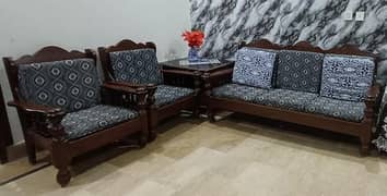 5 SEATER SOFA SET WITH 3 TABLE FOR SALE URGENT