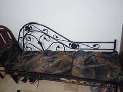 iron sofa 10/10 conditioning