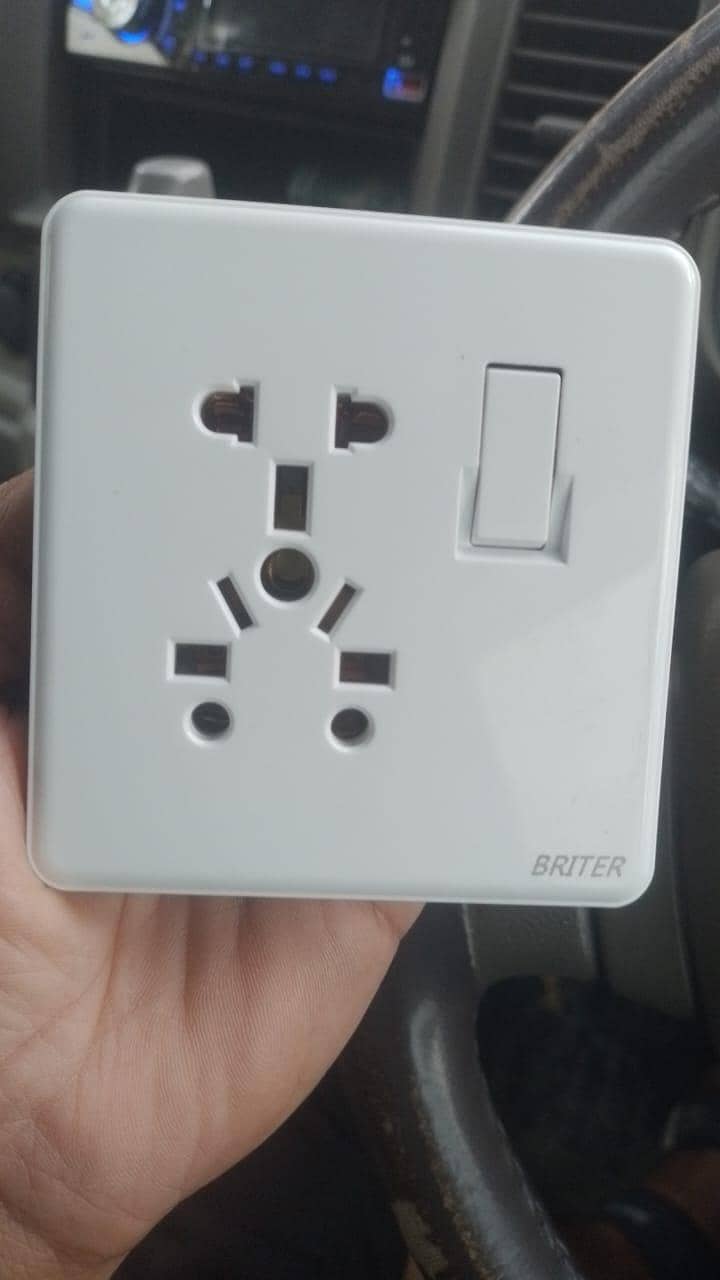 Light Plug 6in1 Multi white Color And metel base 0