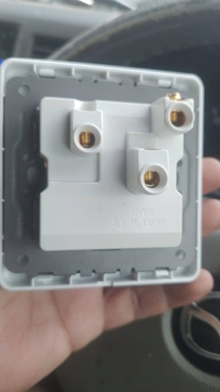 Light Plug 6in1 Multi white Color And metel base 1