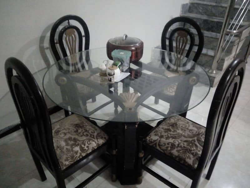 round dining table 1