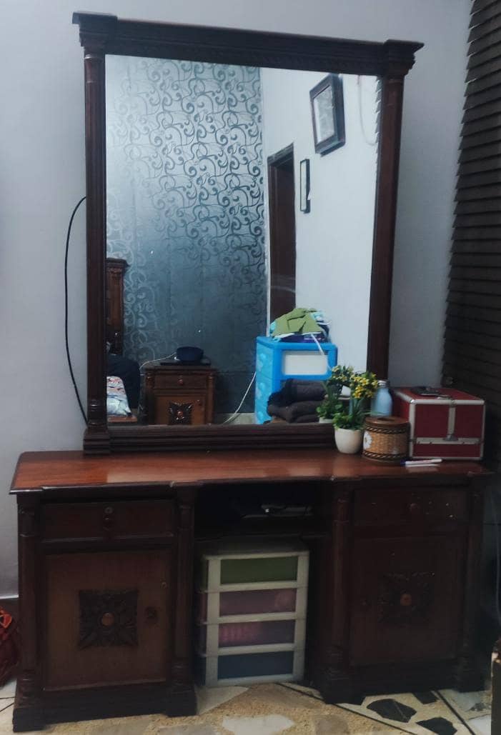 dressing table 0