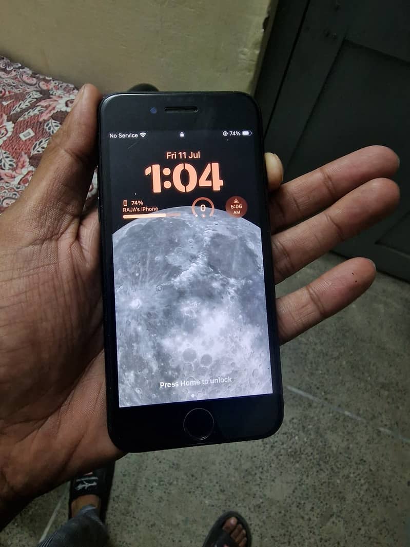 iPhone SE 2020 64GB Factory Unlock. Airtight IOS 26 updated 4