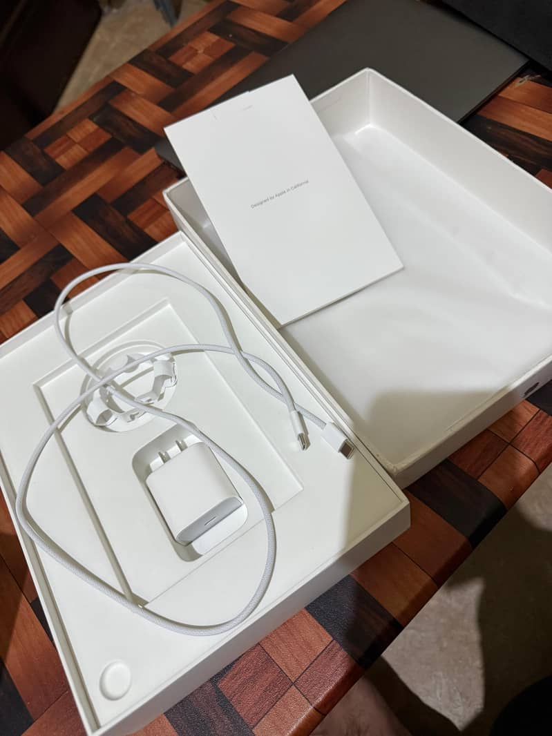 ipad A16 (11 Generation) WiFi + Cellular 3