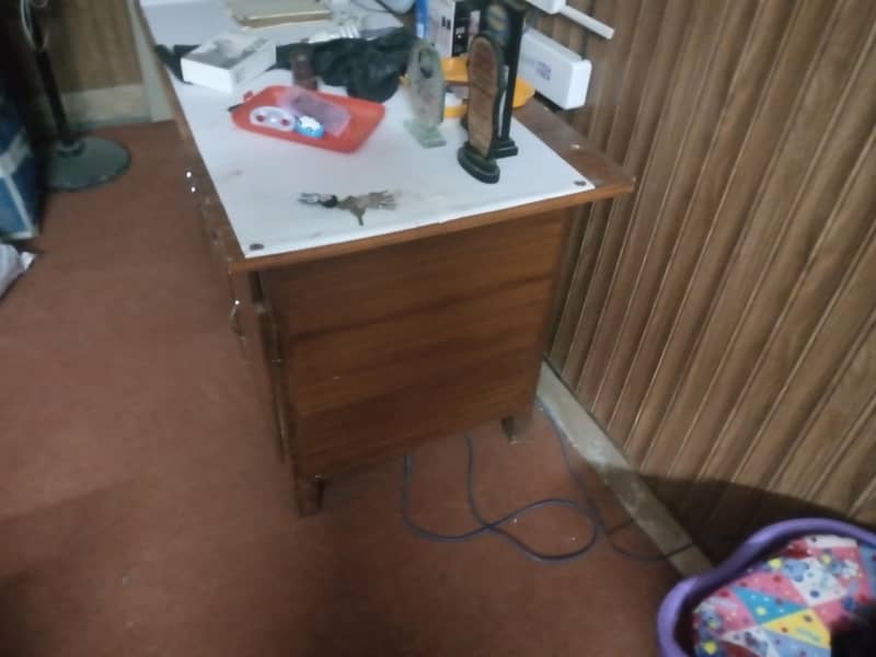 King Size Bed Without Matress And Computer Table 4
