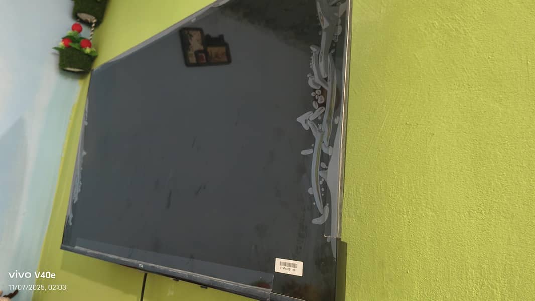 TCL smart led 40. inch . . . only  5 days hardly used . . 3