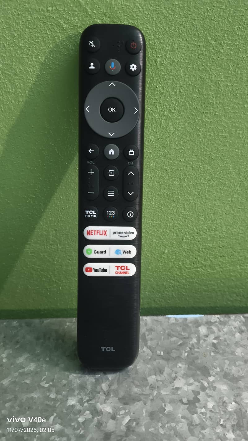 TCL smart led 40. inch . . . only  5 days hardly used . . 11