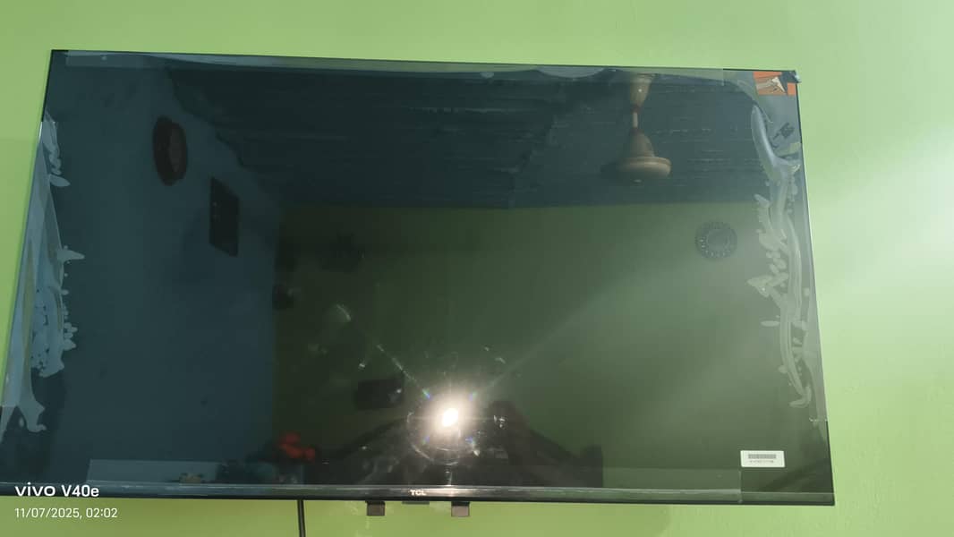 TCL smart led 40. inch . . . only  5 days hardly used . . 12