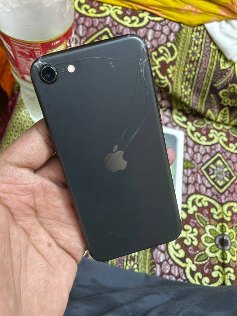 Iphone SE 2020 FU with box exchange possible amd sale read add 2