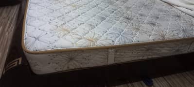 Master moltyfoam is mattress 8inches with warranty card