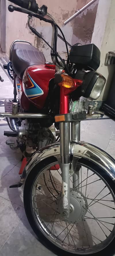 Honda CD-70 Red Color All Genion. Condition 10/09