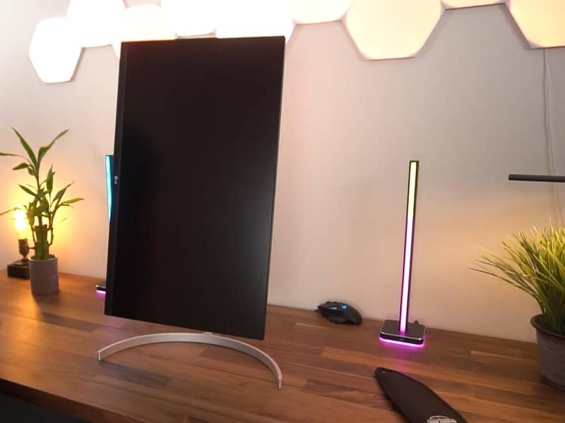 LG 27" 4K Boderless Monitor with VESA DisplayHDR400 and USB Type-C 3