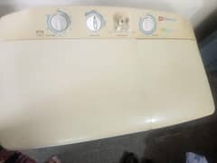 washing machine with dryeir good condition.